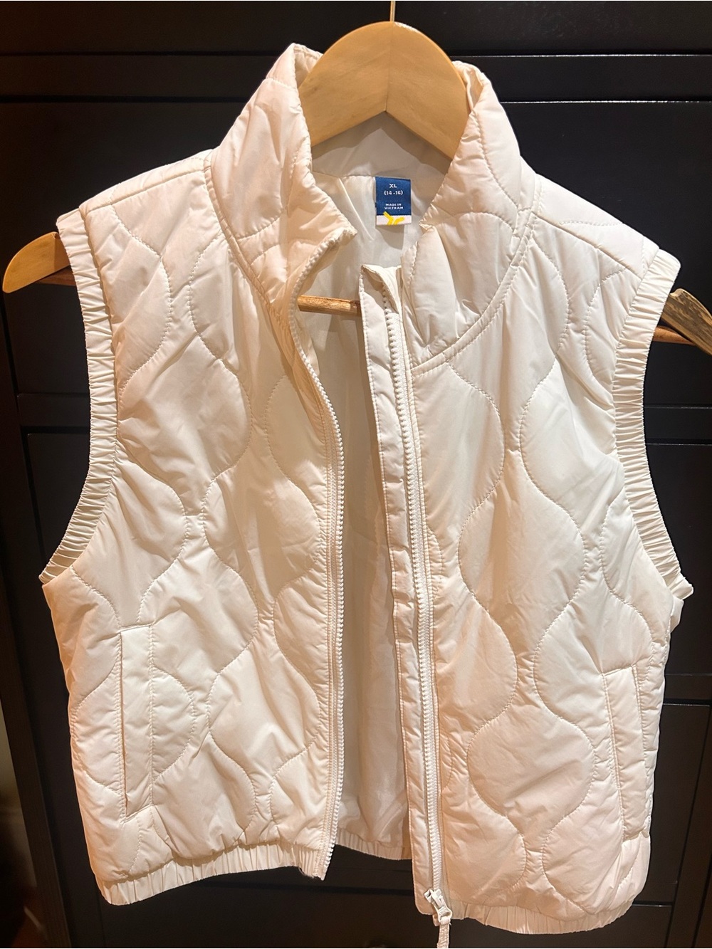 Old Navy Cream Quilted Sleeveless Puffer Vest